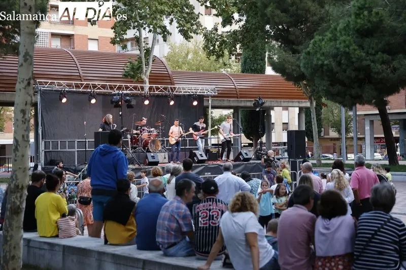 Foto 26 - Sonidos de S&oacute;tano lleva su pop-rock a la Plaza Barcelona