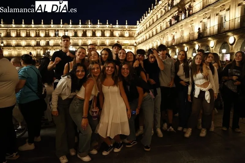 Foto 3 - Locura absoluta en la Plaza Mayor: aforo completo para disfrutar de Juan Mag&aacute;n