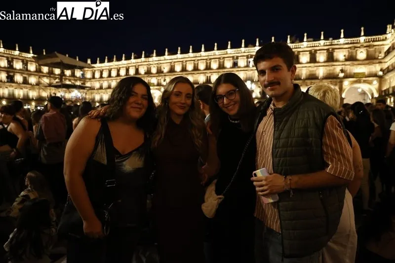 Foto 4 - Locura absoluta en la Plaza Mayor: aforo completo para disfrutar de Juan Mag&aacute;n