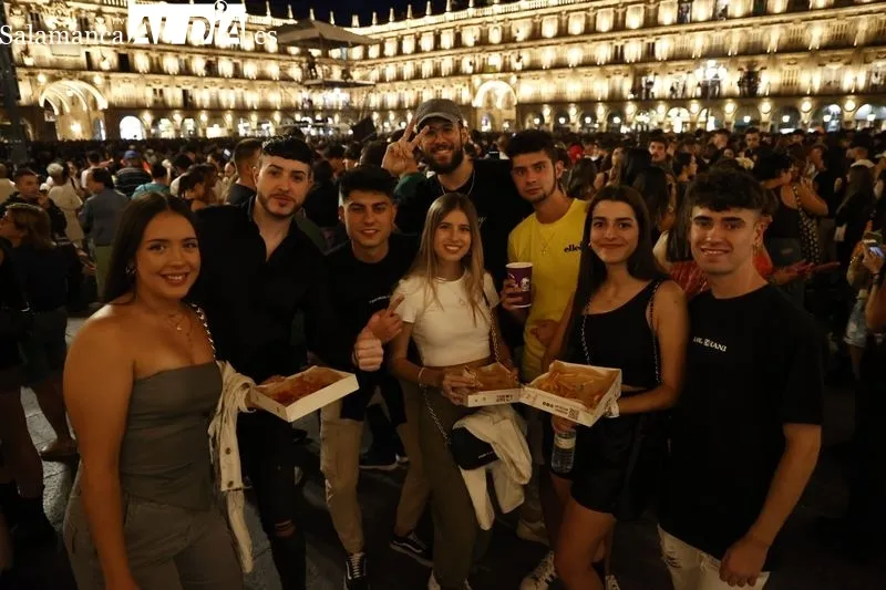 Foto 6 - Locura absoluta en la Plaza Mayor: aforo completo para disfrutar de Juan Mag&aacute;n