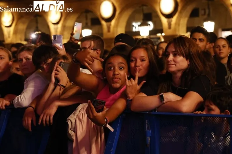 Foto 9 - Locura absoluta en la Plaza Mayor: aforo completo para disfrutar de Juan Mag&aacute;n