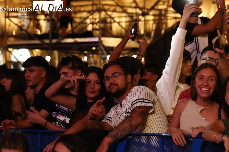 Foto 11 - Locura absoluta en la Plaza Mayor: aforo completo para disfrutar de Juan Mag&aacute;n