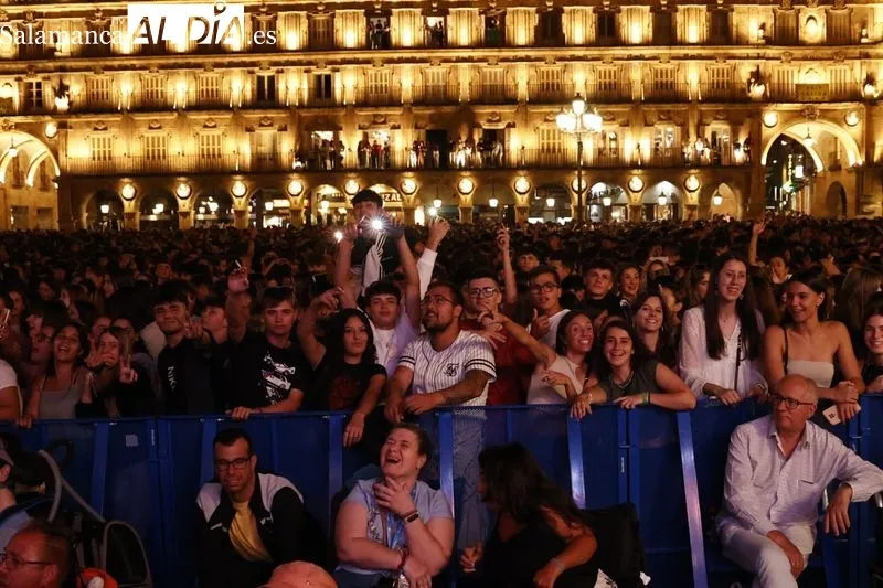 Foto 12 - Locura absoluta en la Plaza Mayor: aforo completo para disfrutar de Juan Mag&aacute;n
