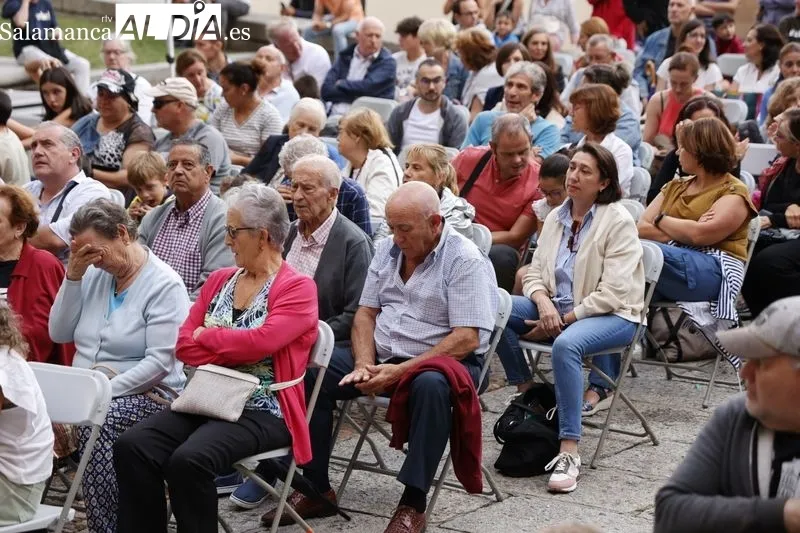 Foto 4 - El espect&aacute;culo 'Desprovisto' ambienta el Patio Chico
