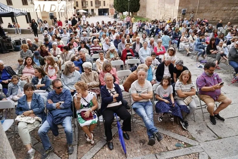 Foto 5 - El espect&aacute;culo 'Desprovisto' ambienta el Patio Chico