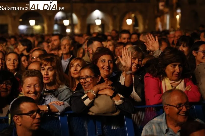 Foto 3 - Caf&eacute; Quijano pone el broche de oro con su concierto en la Plaza Mayor