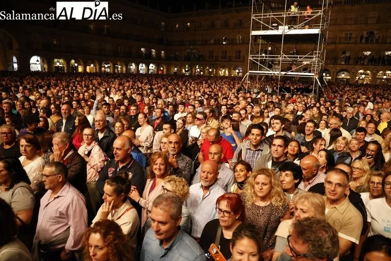 Foto 5 - Caf&eacute; Quijano pone el broche de oro con su concierto en la Plaza Mayor