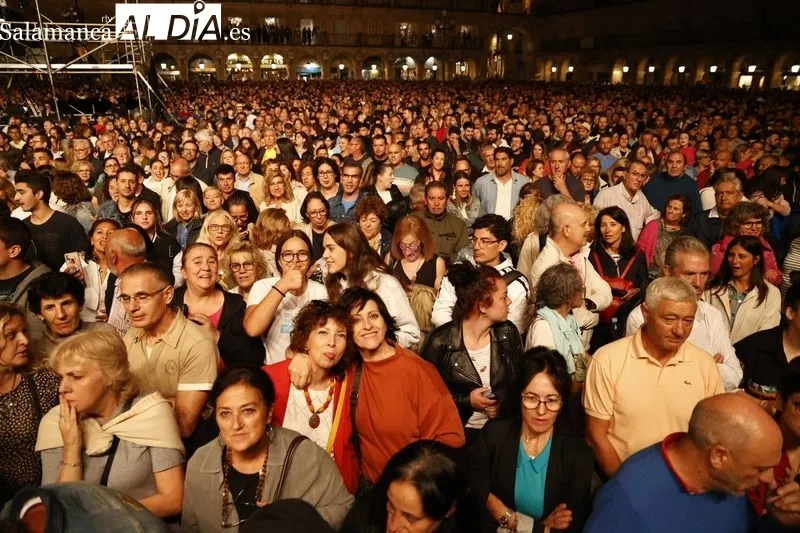 Foto 6 - Caf&eacute; Quijano pone el broche de oro con su concierto en la Plaza Mayor