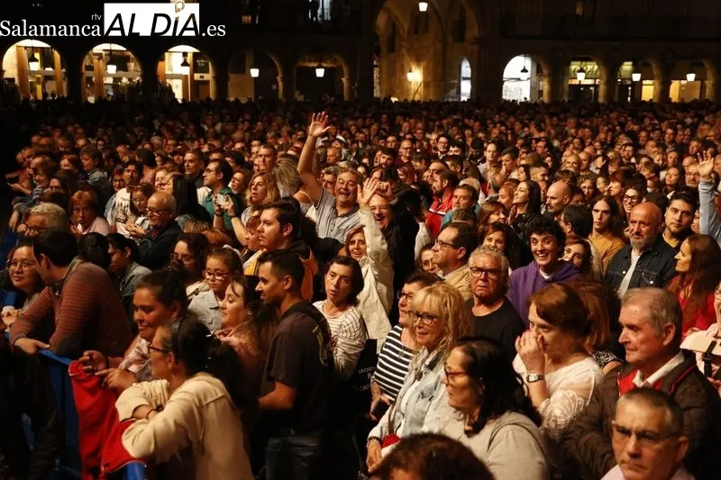 Foto 7 - Caf&eacute; Quijano pone el broche de oro con su concierto en la Plaza Mayor