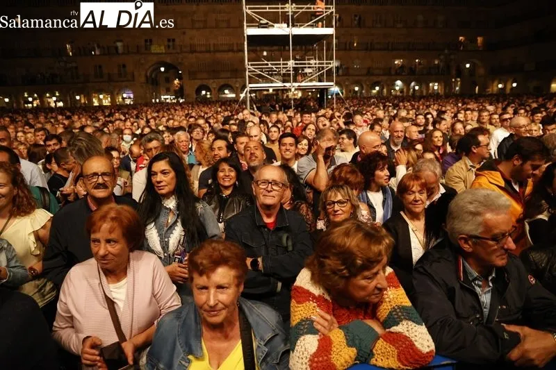 Foto 9 - Caf&eacute; Quijano pone el broche de oro con su concierto en la Plaza Mayor