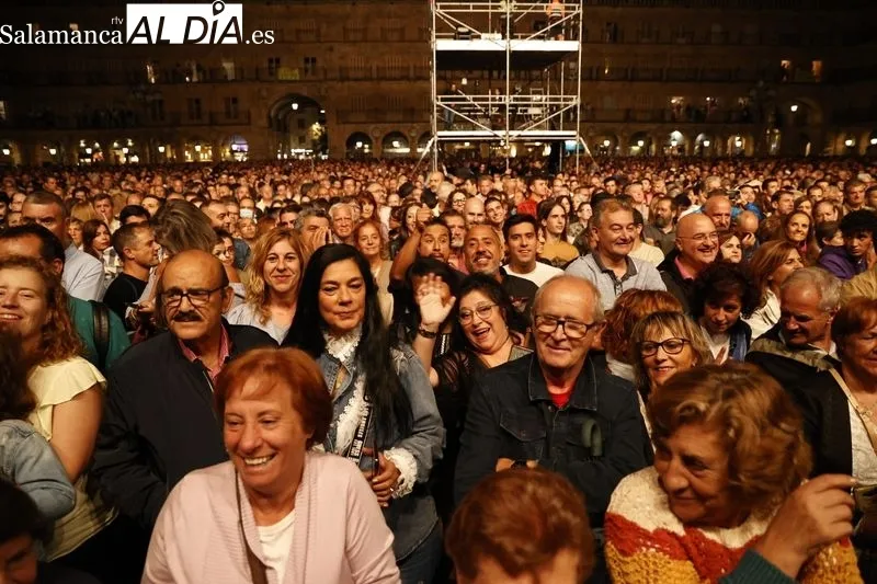 Foto 11 - Caf&eacute; Quijano pone el broche de oro con su concierto en la Plaza Mayor