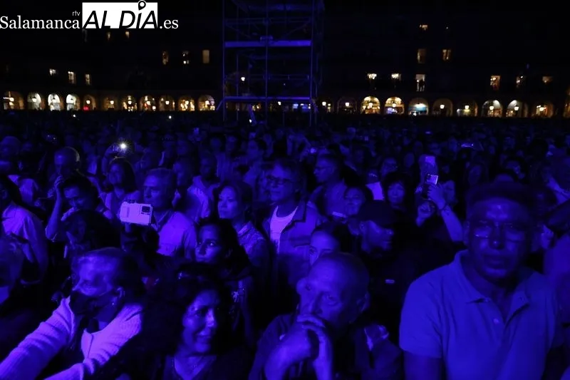 Foto 12 - Caf&eacute; Quijano pone el broche de oro con su concierto en la Plaza Mayor