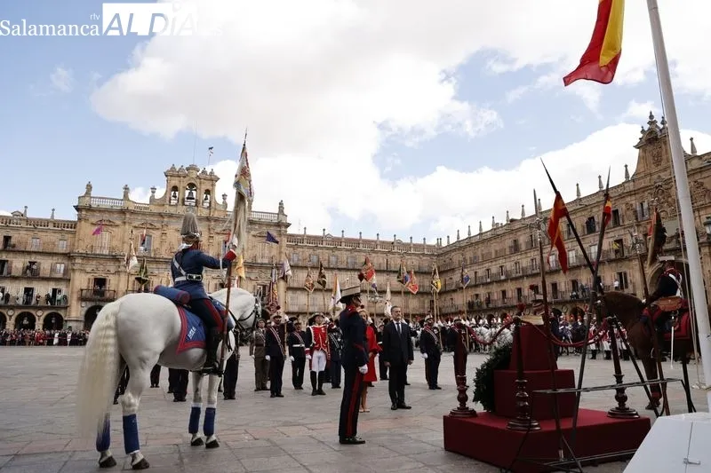 Jura de bandera civil en la Plaza Mayor de Salamanca. Fotos: David Sañudo