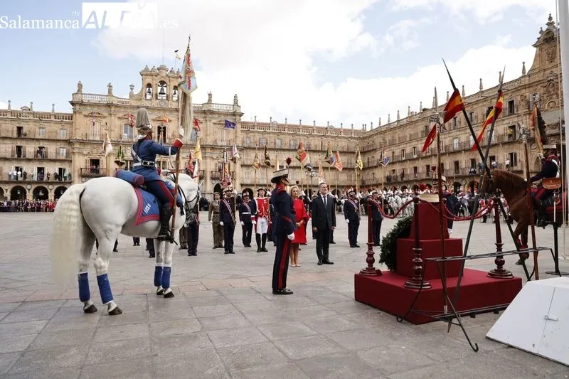Jura de bandera civil en la Plaza Mayor de Salamanca. Fotos: David Sañudo
