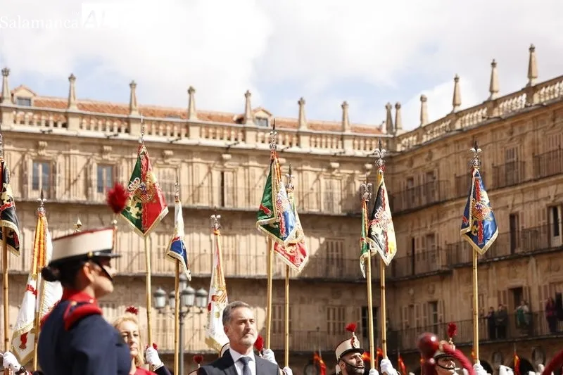 Jura de bandera civil en la Plaza Mayor de Salamanca. Fotos: David Sañudo