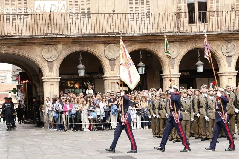 Jura de bandera civil en la Plaza Mayor de Salamanca. Fotos: David Sañudo