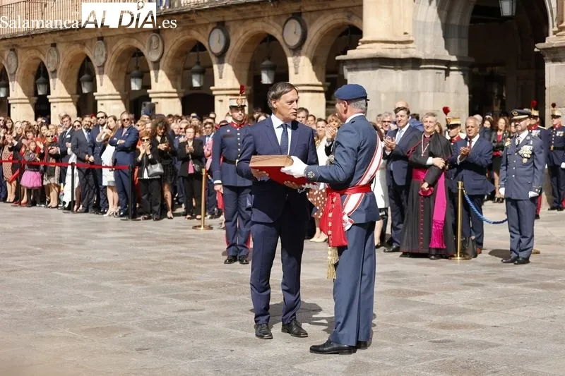 Jura de bandera civil en la Plaza Mayor de Salamanca. Fotos: David Sañudo