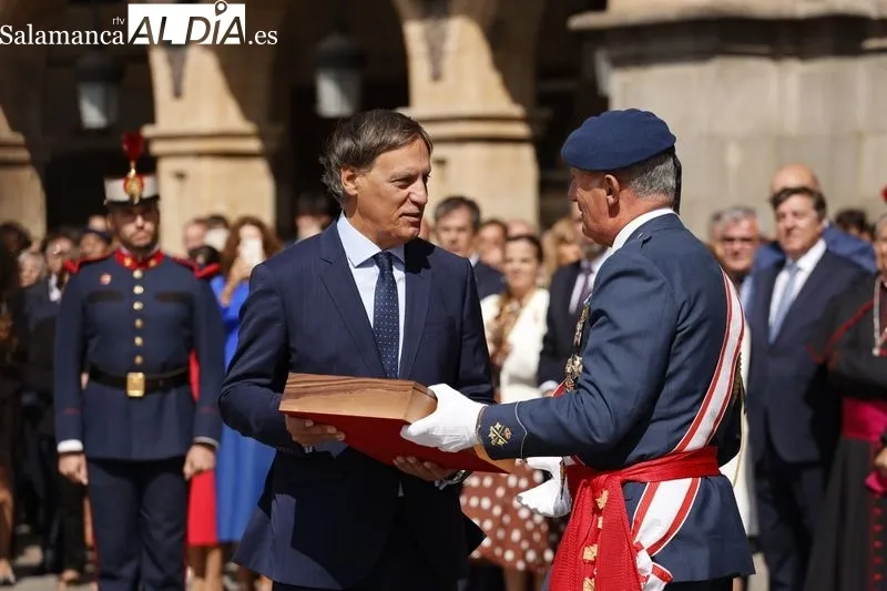 Jura de bandera civil en la Plaza Mayor de Salamanca. Fotos: David Sañudo