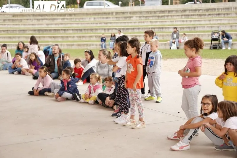 Teatro al aire libre para público infantil en el parque Elio Antonio de Nebrija. Fotos: David Sañudo