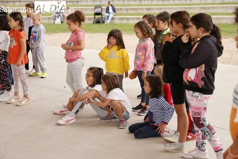 Teatro al aire libre para público infantil en el parque Elio Antonio de Nebrija. Fotos: David Sañudo