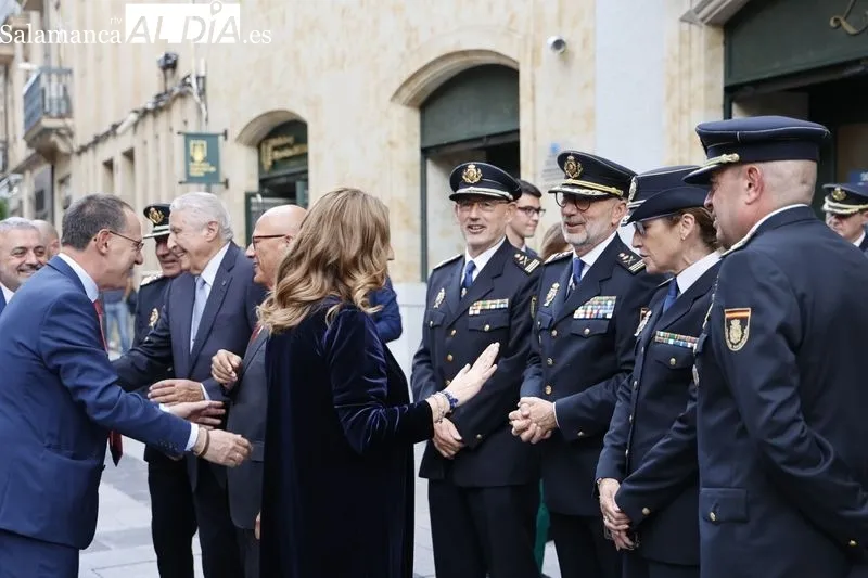 Foto 2 - La Polic&iacute;a Nacional resuelve los Premios Fundaci&oacute;n Polic&iacute;a Espa&ntilde;ola 2023 en el Teatro Liceo
