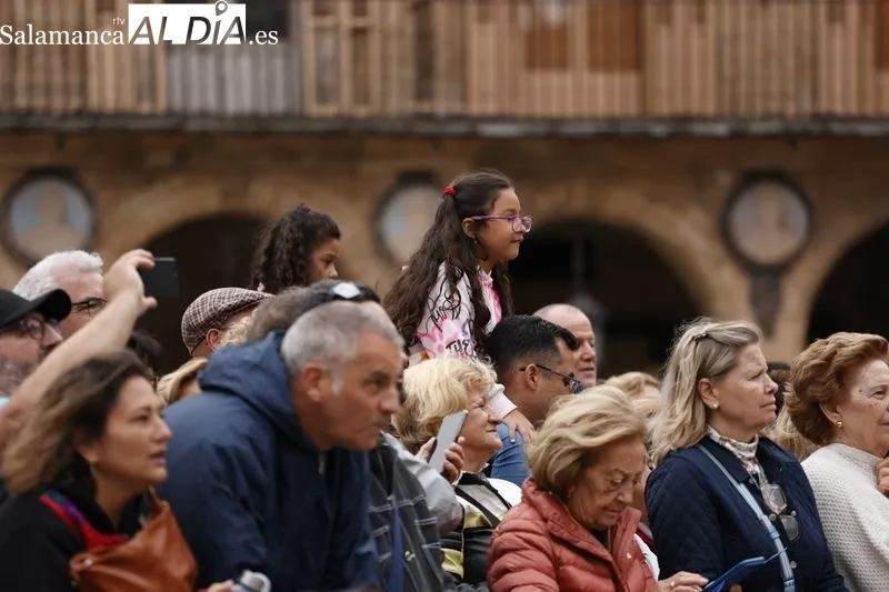 Espectáculo de Flamenco y Sevillanas en la Plaza Mayor de Salamanca en el Día Mundial del Alzheimer