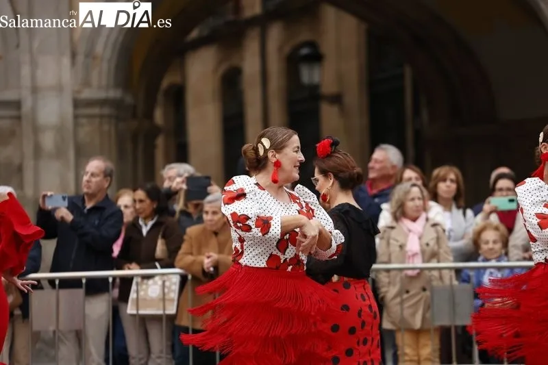 Espectáculo de Flamenco y Sevillanas en la Plaza Mayor de Salamanca en el Día Mundial del Alzheimer