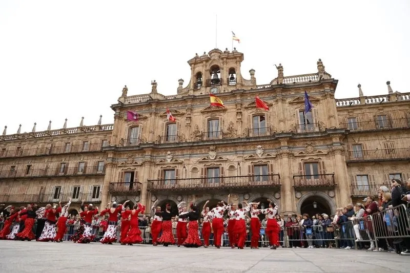 Espectáculo de Flamenco y Sevillanas en la Plaza Mayor de Salamanca en el Día Mundial del Alzheimer