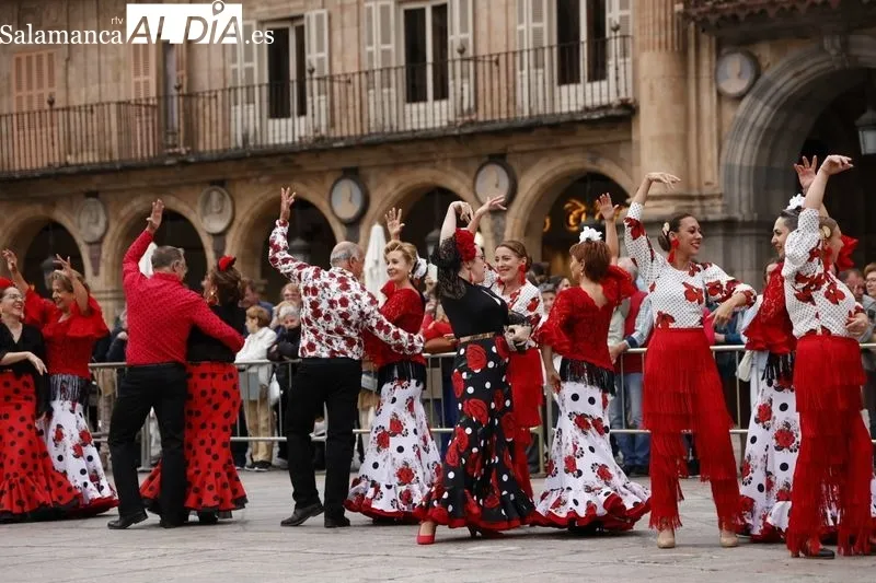 Espectáculo de Flamenco y Sevillanas en la Plaza Mayor de Salamanca en el Día Mundial del Alzheimer