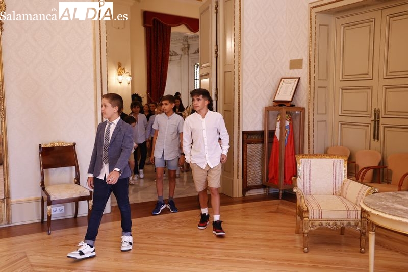 Foto 2 - Recepción en el Ayuntamiento a los niños del Aula Hospitalaria de Salamanca