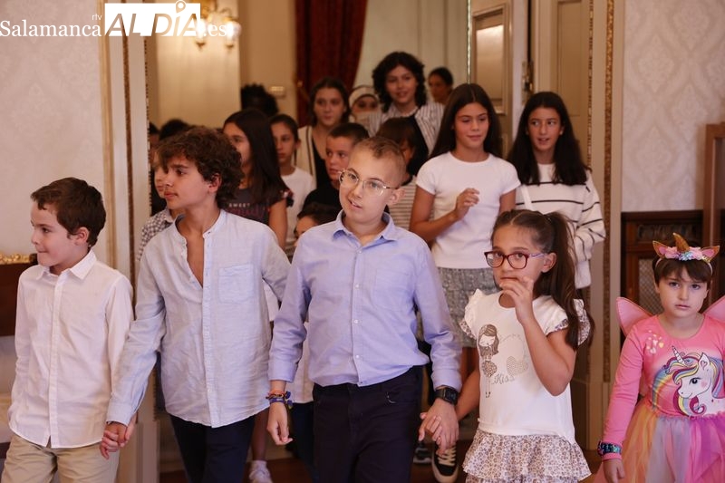 Foto 3 - Recepción en el Ayuntamiento a los niños del Aula Hospitalaria de Salamanca