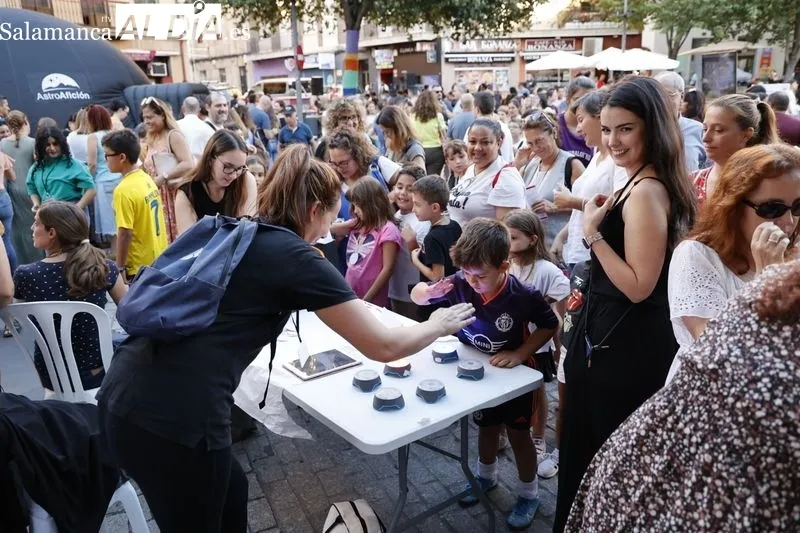 Foto 3 - La Noche europea de los investigadores, un &eacute;xito en la Plaza del Oeste