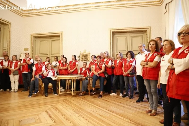 Recepción en el Ayuntamiento a personas voluntarias que participan en el 150 aniversario de Cruz Roja. Fotos: David Sañudo