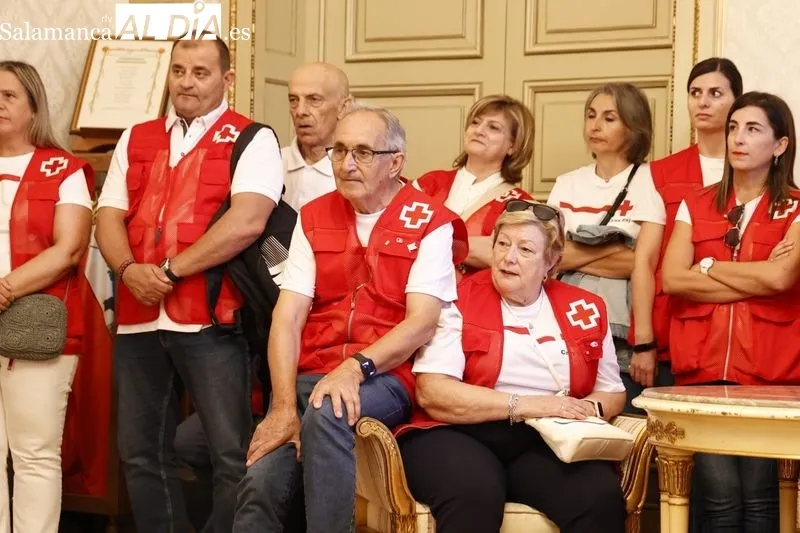 Recepción en el Ayuntamiento a personas voluntarias que participan en el 150 aniversario de Cruz Roja. Fotos: David Sañudo