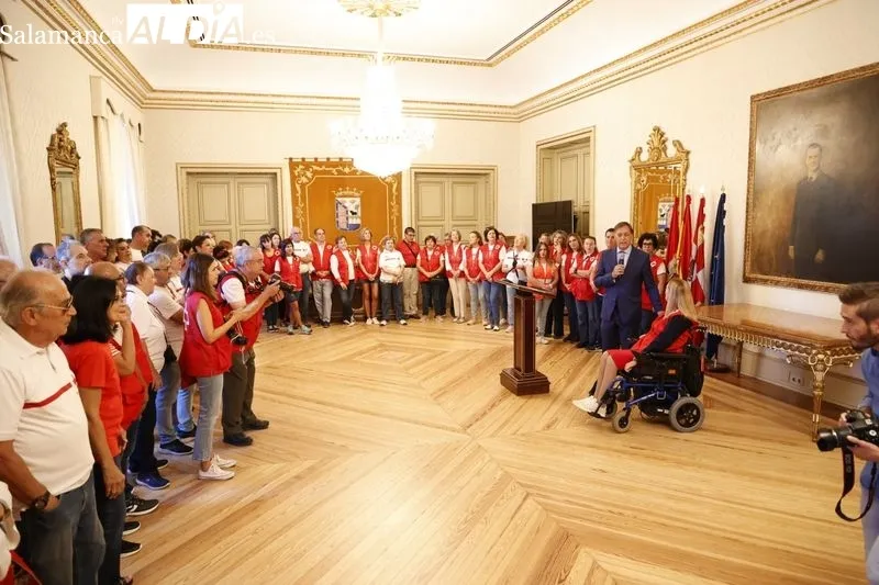 Recepción en el Ayuntamiento a personas voluntarias que participan en el 150 aniversario de Cruz Roja. Fotos: David Sañudo