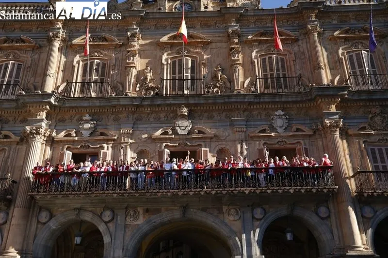 Recepción en el Ayuntamiento a personas voluntarias que participan en el 150 aniversario de Cruz Roja. Fotos: David Sañudo