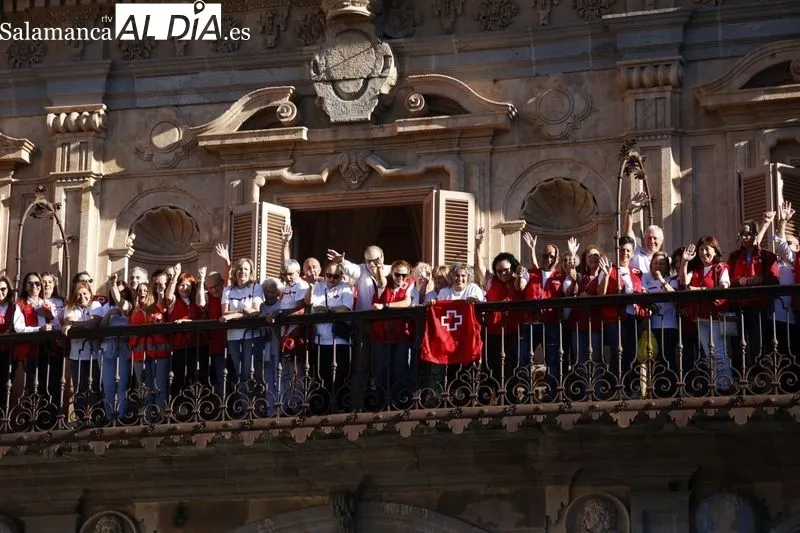 Recepción en el Ayuntamiento a personas voluntarias que participan en el 150 aniversario de Cruz Roja. Fotos: David Sañudo