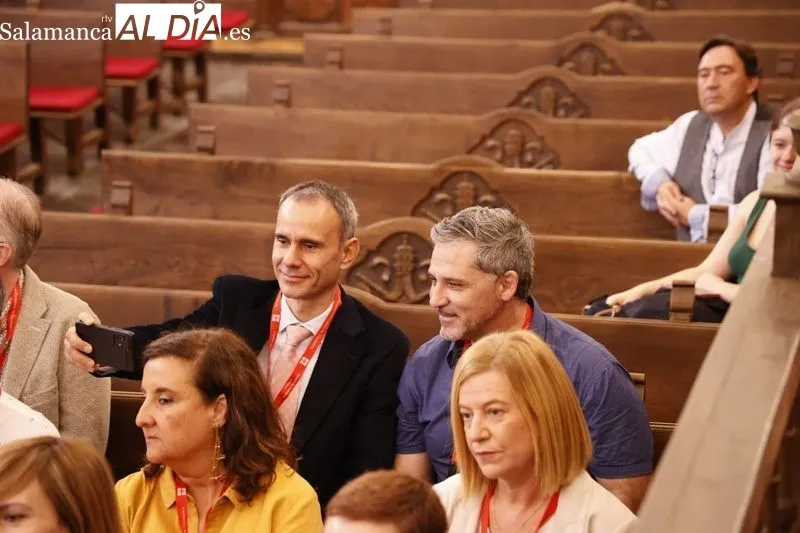 El Aula Magna de la UPSA ha acogido la celebración del 30 aniversario de la primera promoción de Periodismo. Fotos: David Sañudo