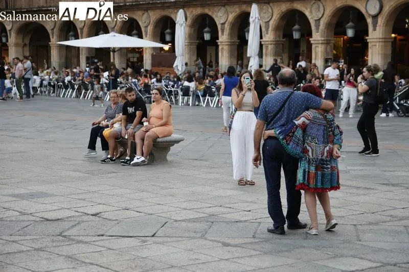 Ambiente en Salamanca en la tarde de este sábado. Fotos: David Sañudo