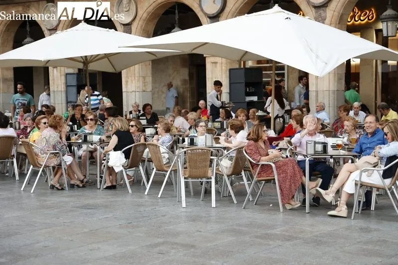 Ambiente en Salamanca en la tarde de este sábado. Fotos: David Sañudo