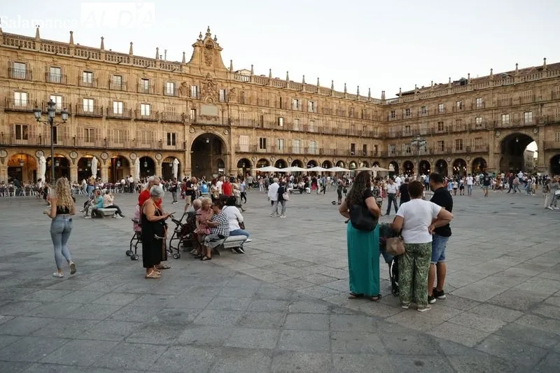 Ambiente en Salamanca en la tarde de este sábado. Fotos: David Sañudo