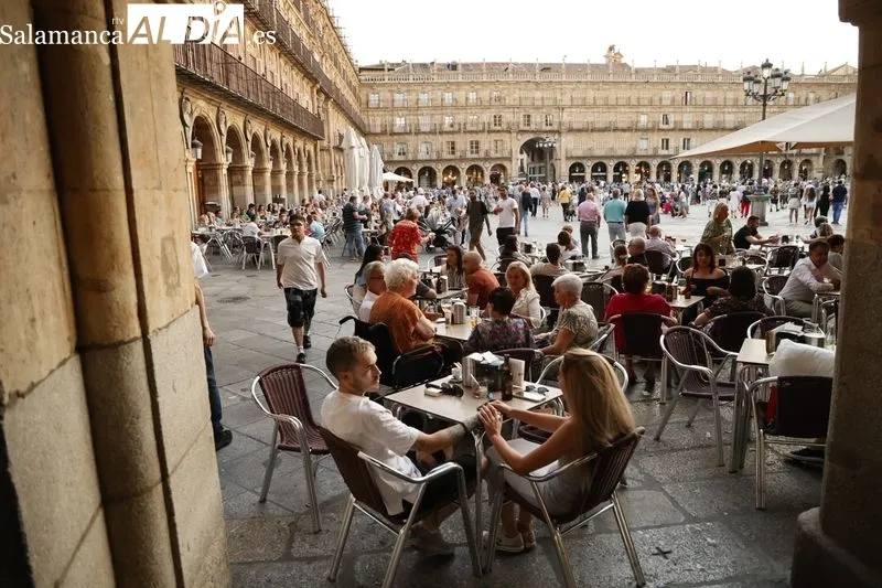 Ambiente en Salamanca en la tarde de este sábado. Fotos: David Sañudo
