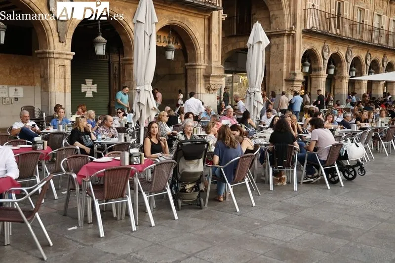 Ambiente en Salamanca en la tarde de este sábado. Fotos: David Sañudo