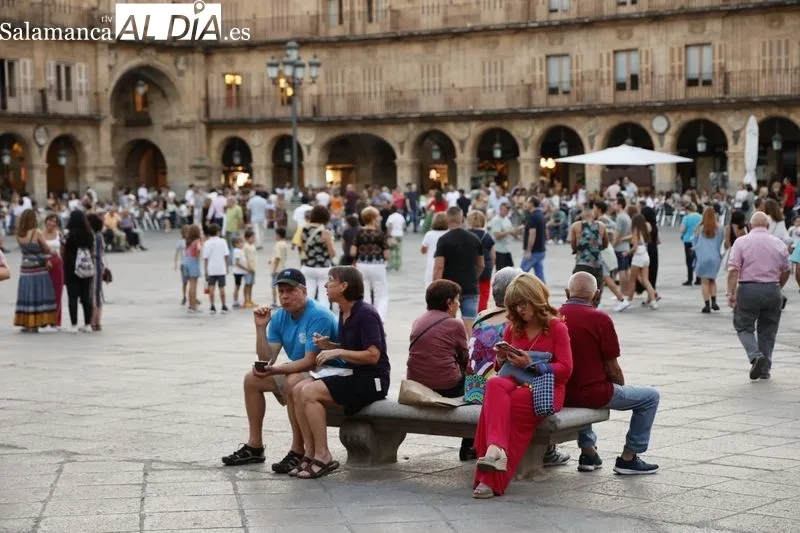 Ambiente en Salamanca en la tarde de este sábado. Fotos: David Sañudo