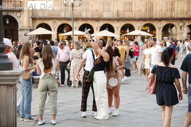 Ambiente en Salamanca en la tarde de este sábado. Fotos: David Sañudo
