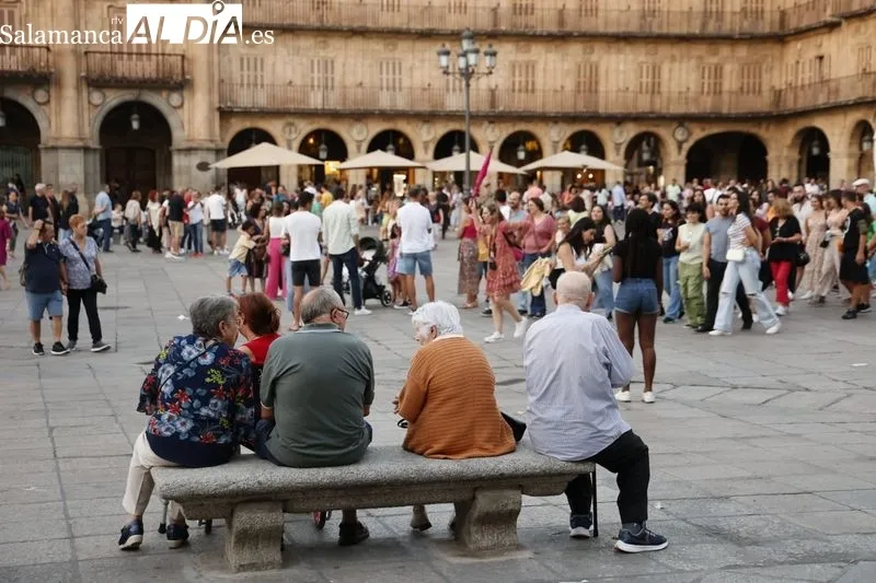 Ambiente en Salamanca en la tarde de este sábado. Fotos: David Sañudo