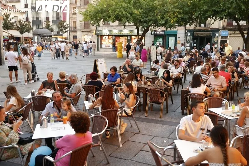 Ambiente en Salamanca en la tarde de este sábado. Fotos: David Sañudo