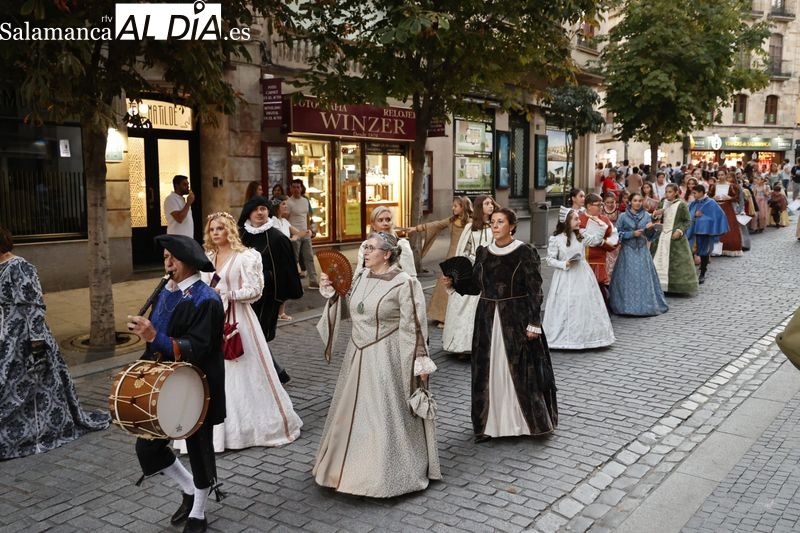 Salamanca se sumerge en el pasado con el espectacular desfile del Cortejo Real de la boda de María Manuela de Portugal y Felipe II