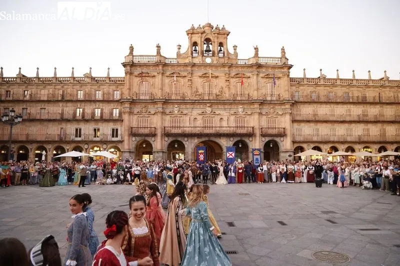 Desfile del cortejo real en Salamanca. Fotos: David Sañudo