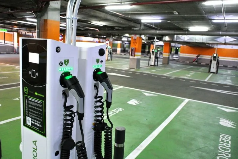 Foto 2 - Uno de los espacios m&aacute;s visitados de Salamanca estrena 28 puntos de recarga para coches el&eacute;ctricos